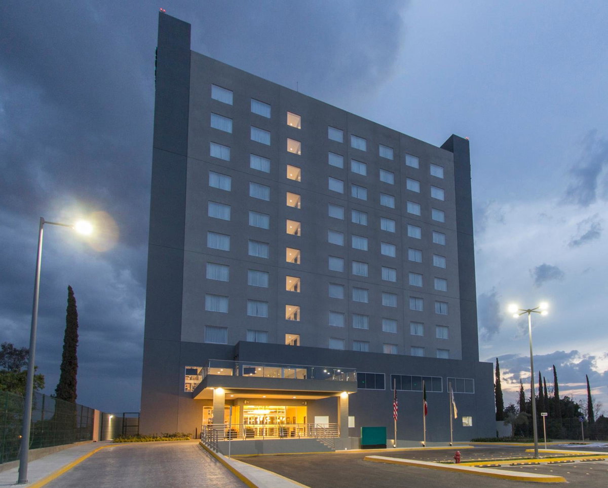 Hotel · Fiesta Inn Suites Aeropuerto del Bajío, Silao