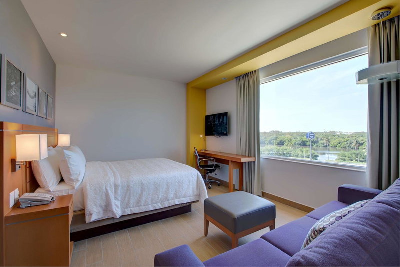 Hampton Inn & Suites by Hilton Paraiso, Paraiso, Mexico