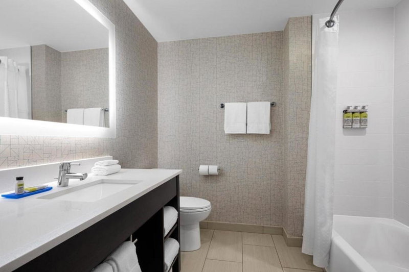 Holiday Inn Express & Suites Woodside LaGuardia Airport, Woodside, États-Unis