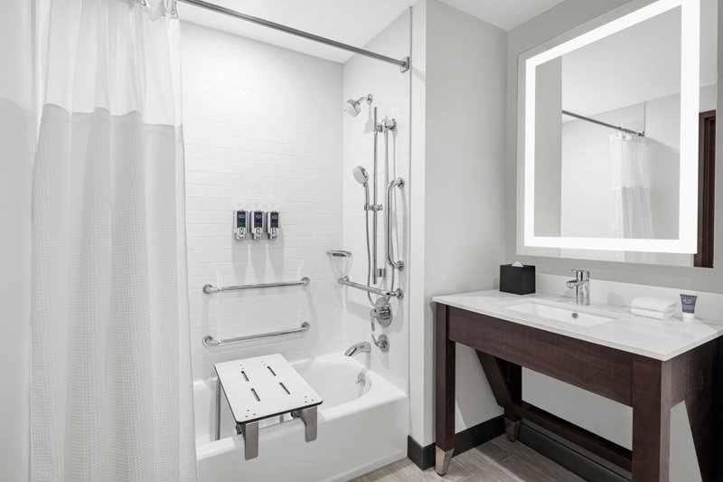 Four Points by Sheraton Flushing, College Point, Estados Unidos