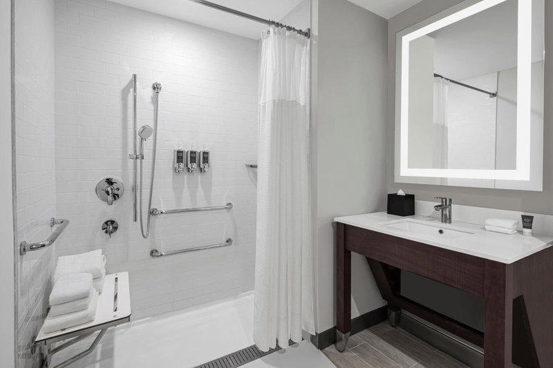 Four Points by Sheraton Flushing, College Point, Estados Unidos