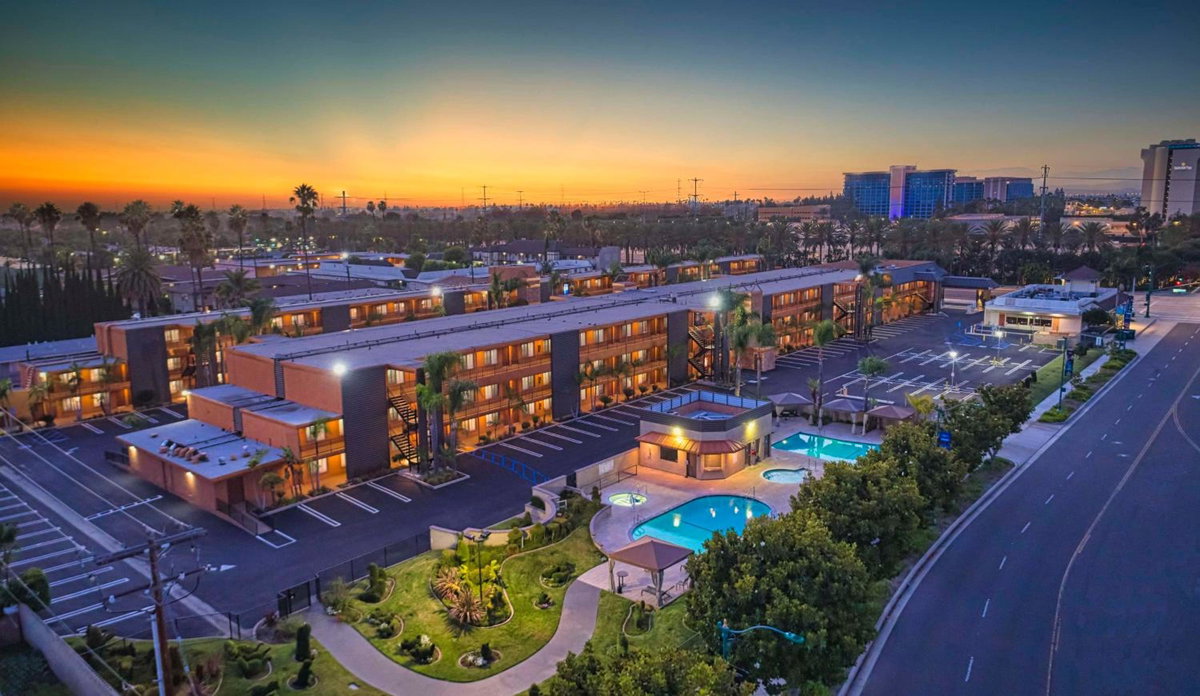 Hotel · Best Western Plus Stovall's Inn, Garden Grove