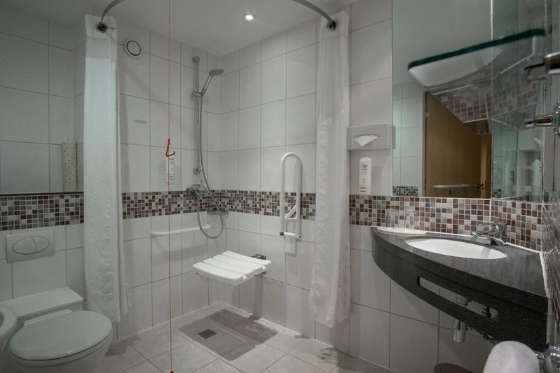 Holiday Inn London Brentford Lock by IHG, Isleworth, United Kingdom