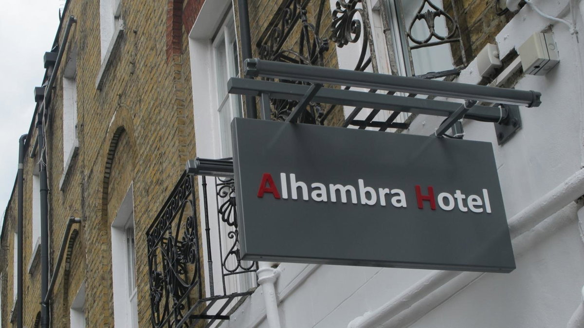 Отель · Alhambra Hotel, Islington