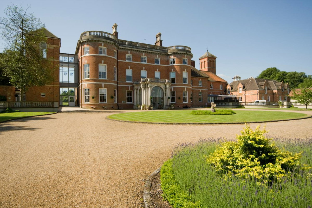 Hotel · Oakley Hall Hotel, Basingstoke