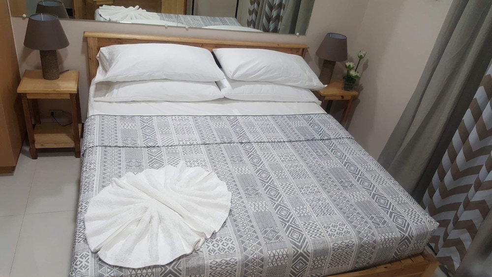 Hotel · 101 Newport Condo Across the Airport, Pasay