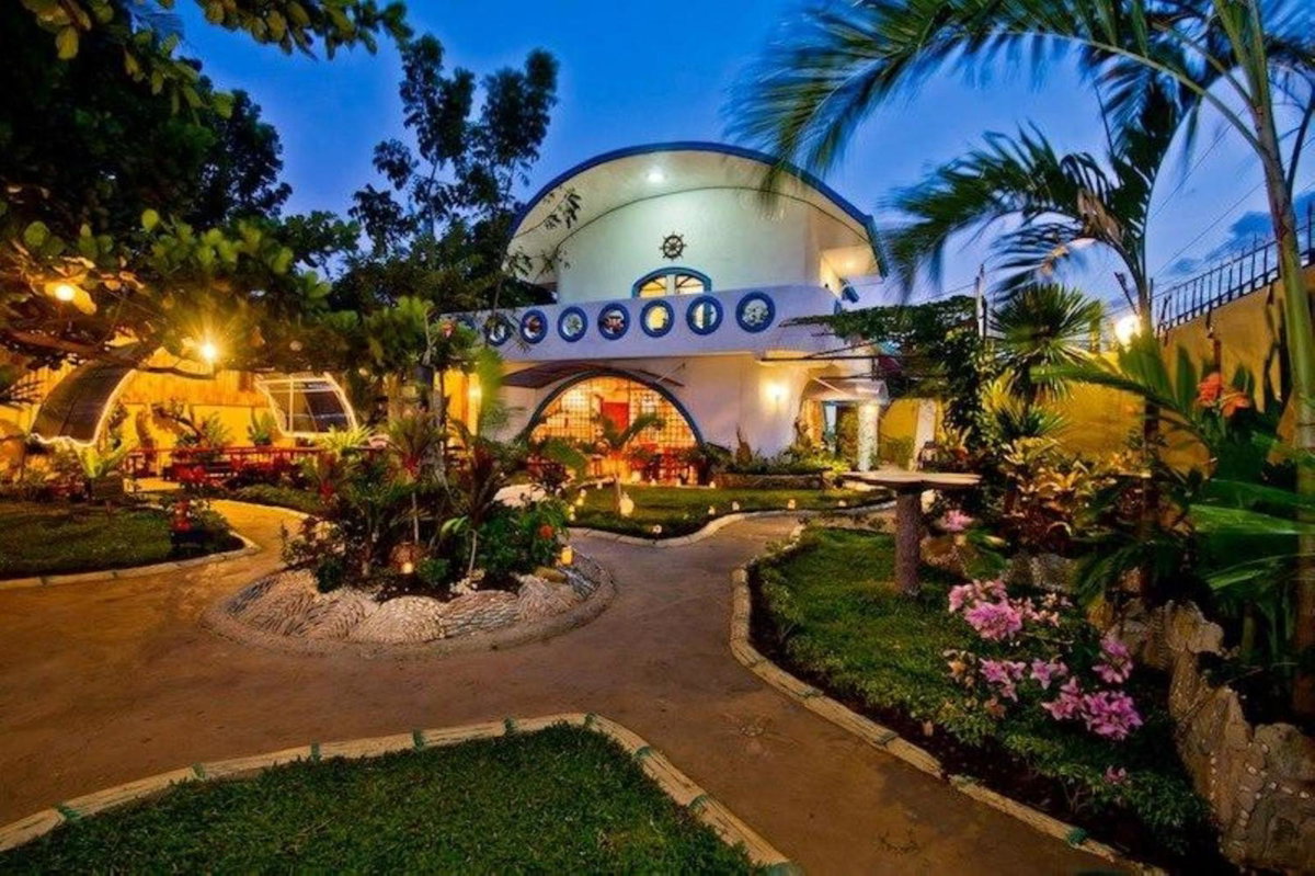 Hotel · Floral Villarosa, Puerto Princesa