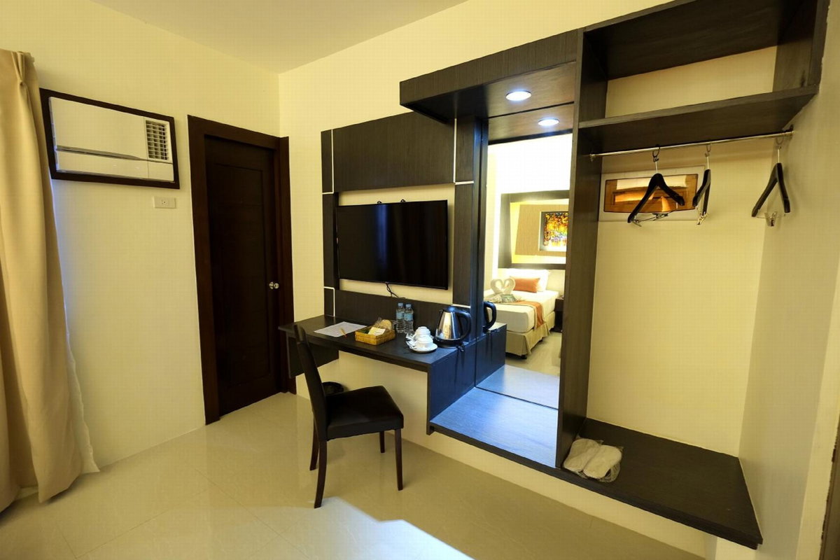 Southpole Central Hotel, Filipinas