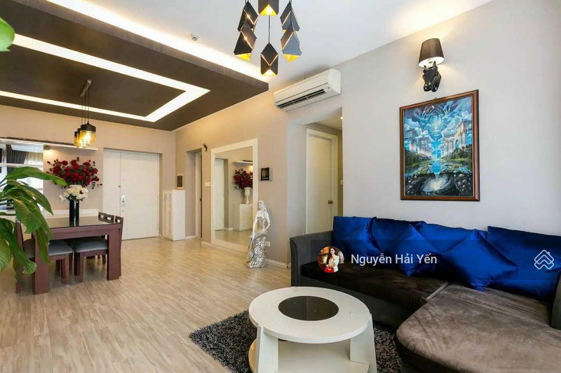 Apartment for rent in Ho Chi Minh City, Vietnam · Saigon Pearl · 3 rooms, 3 baths