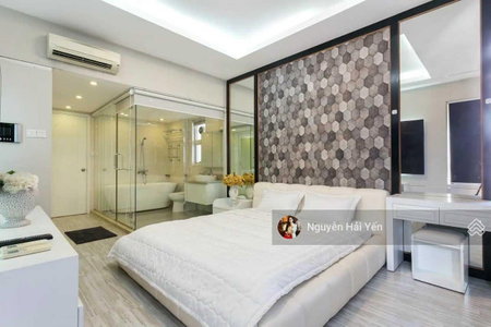 Apartment for rent in Ho Chi Minh City, Vietnam · Saigon Pearl · 3 rooms, 3 baths