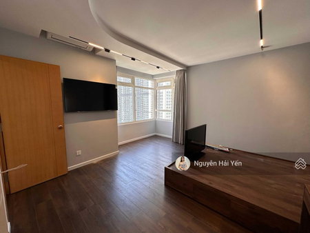 Apartment for rent in Ho Chi Minh City, Vietnam · Saigon Pearl · 3 rooms, 3 baths