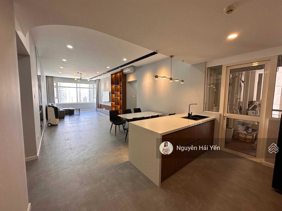 Apartment for rent in Ho Chi Minh City, Vietnam · Saigon Pearl · 3 rooms, 3 baths