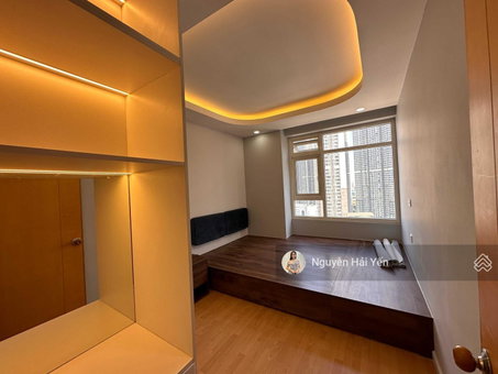 Apartment for rent in Ho Chi Minh City, Vietnam · Saigon Pearl · 3 rooms, 3 baths