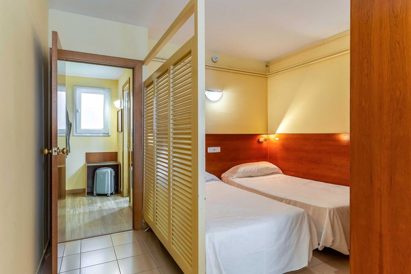 Aparthotel Bertrán, Vallcarca, Испания