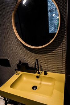 Welldone Quality - Crystal pool, Sevilla, Spain