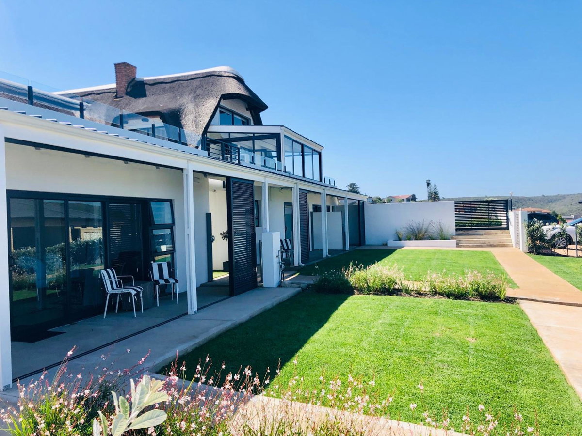 Hotel · Karee Manor Guesthouse, Stilbaai