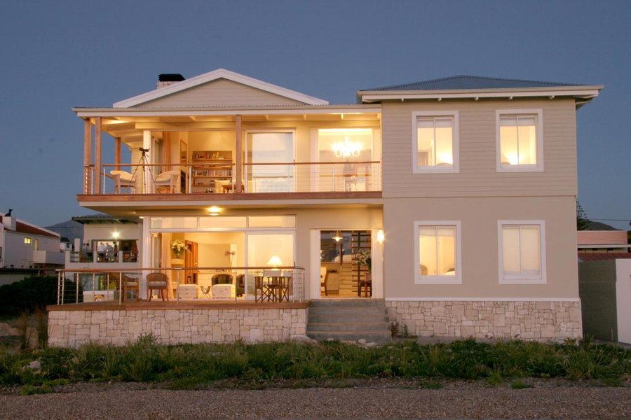 138 Marine Beachfront Guesthouse, Hermanus, South Africa