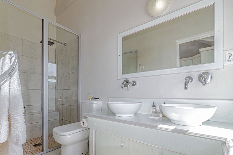 138 Marine Beachfront Guesthouse, Hermanus, South Africa