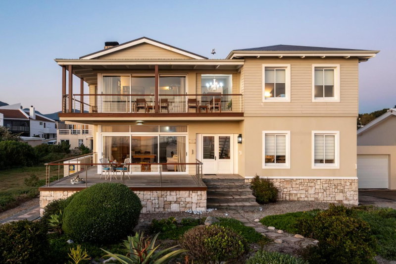 138 Marine Beachfront Guesthouse, Hermanus, South Africa