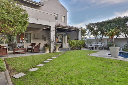 Hermanus Lodge on the Green - Solar Power, Hermanus, South Africa