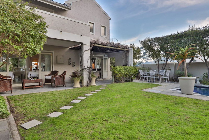 Hermanus Lodge on the Green - Solar Power, Hermanus, South Africa