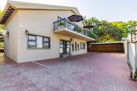 Pumleni Guesthouse, Brits, South Africa
