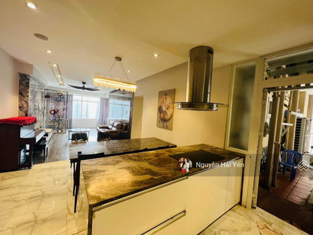 Apartment for rent in Ho Chi Minh City, Vietnam · Saigon Pearl · 3 rooms, 3 baths