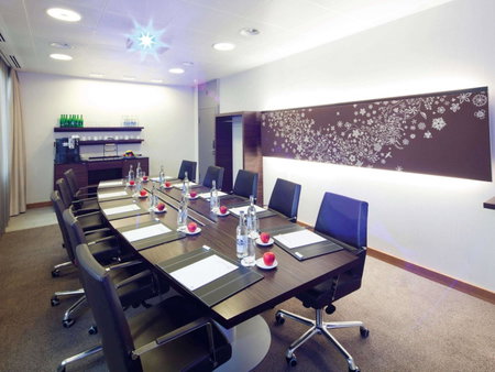 Mövenpick Hotel Zurich Airport, Kloten, Швейцария