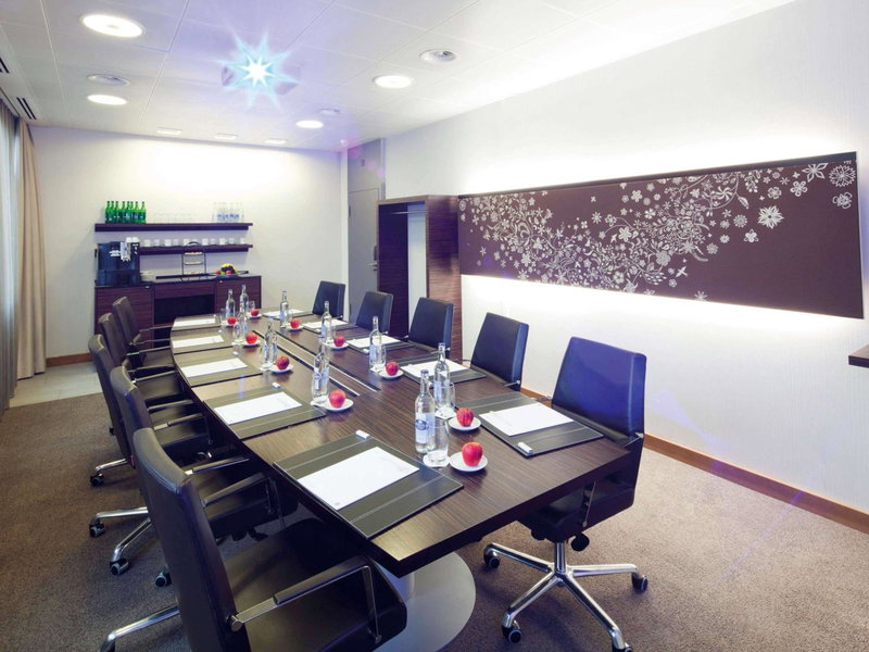 Mövenpick Hotel Zurich Airport, Kloten, Швейцария