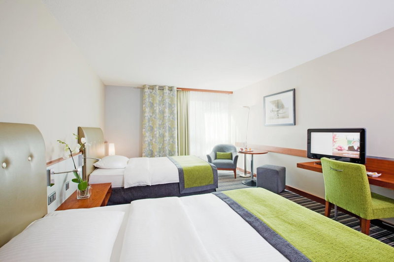Mövenpick Hotel Zurich Airport, Kloten, Швейцария