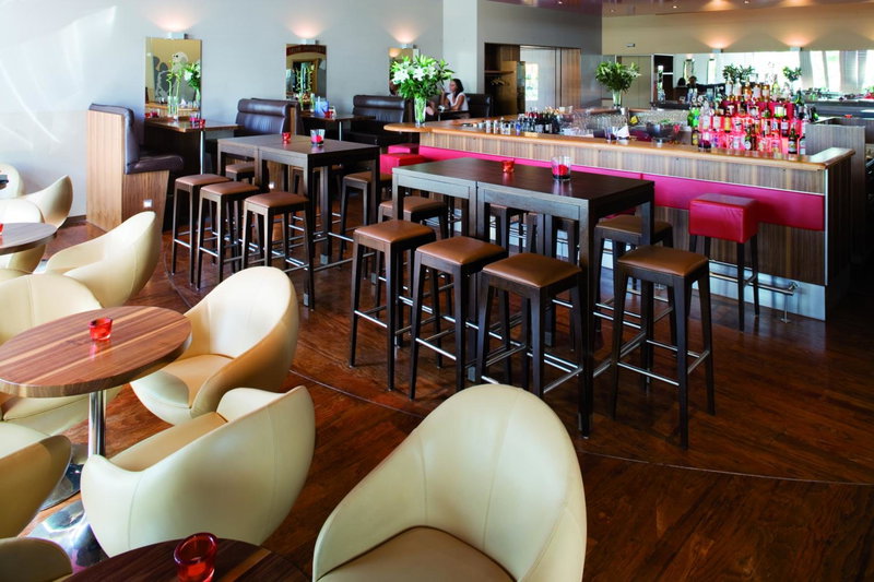Mövenpick Hotel Zurich Airport, Kloten, Швейцария