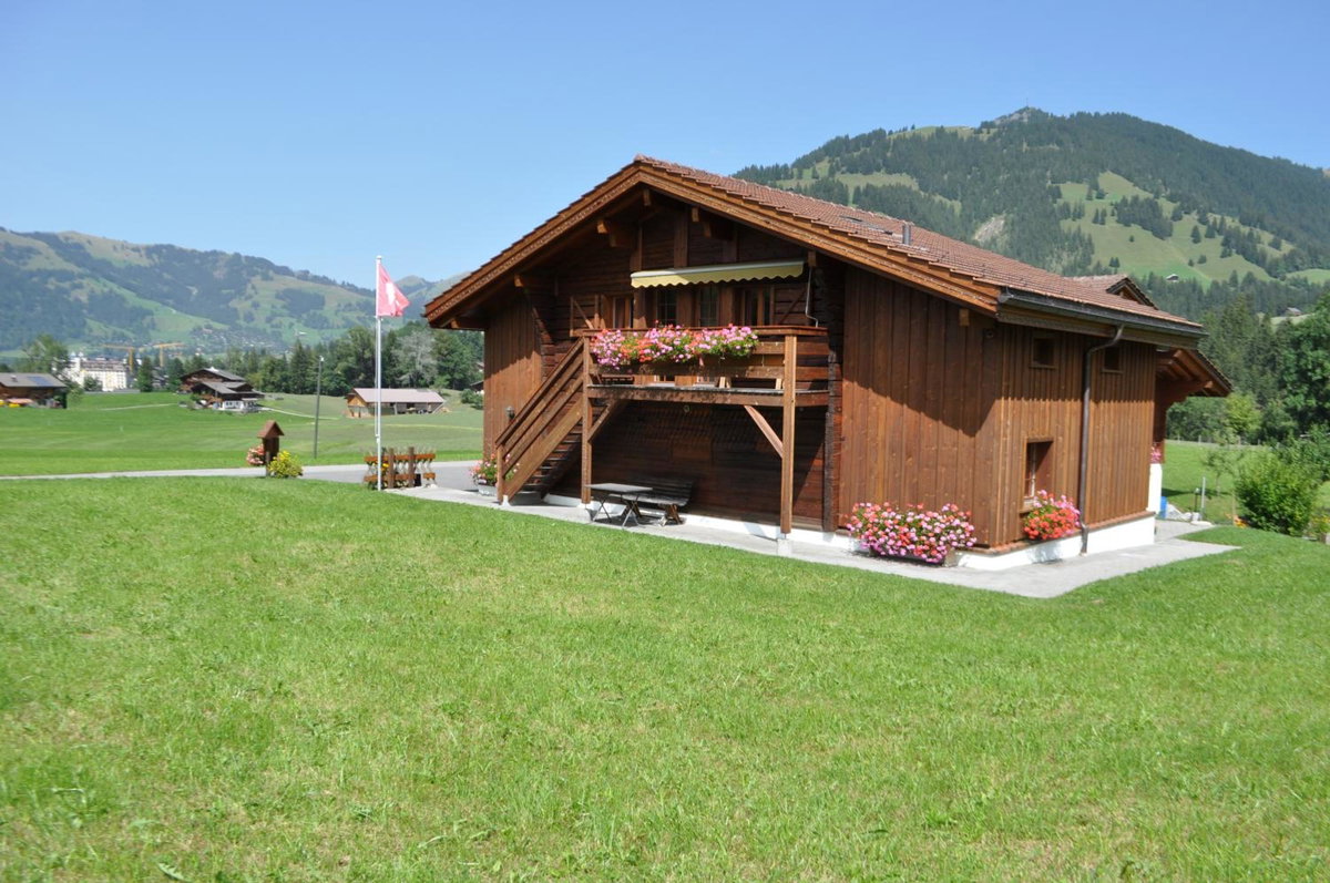 Alpenchalet Weidhaus Gstaad - diverse Wohneinheiten, Suisse