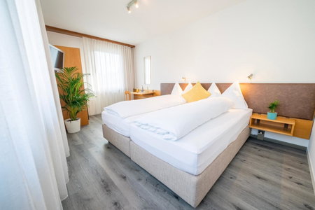 Hotel Sonne - Self Check-in, Koeniz, Switzerland