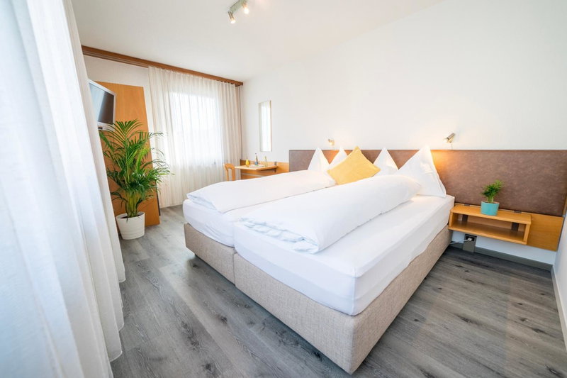 Hotel Sonne - Self Check-in, Koeniz, Switzerland