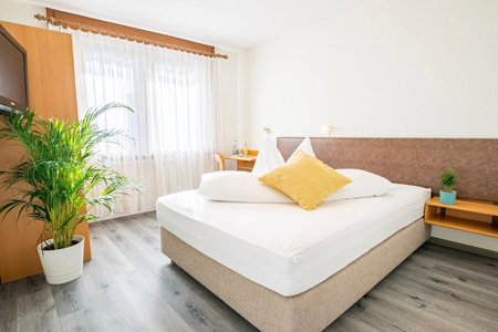Hotel Sonne - Self Check-in, Koeniz, Switzerland