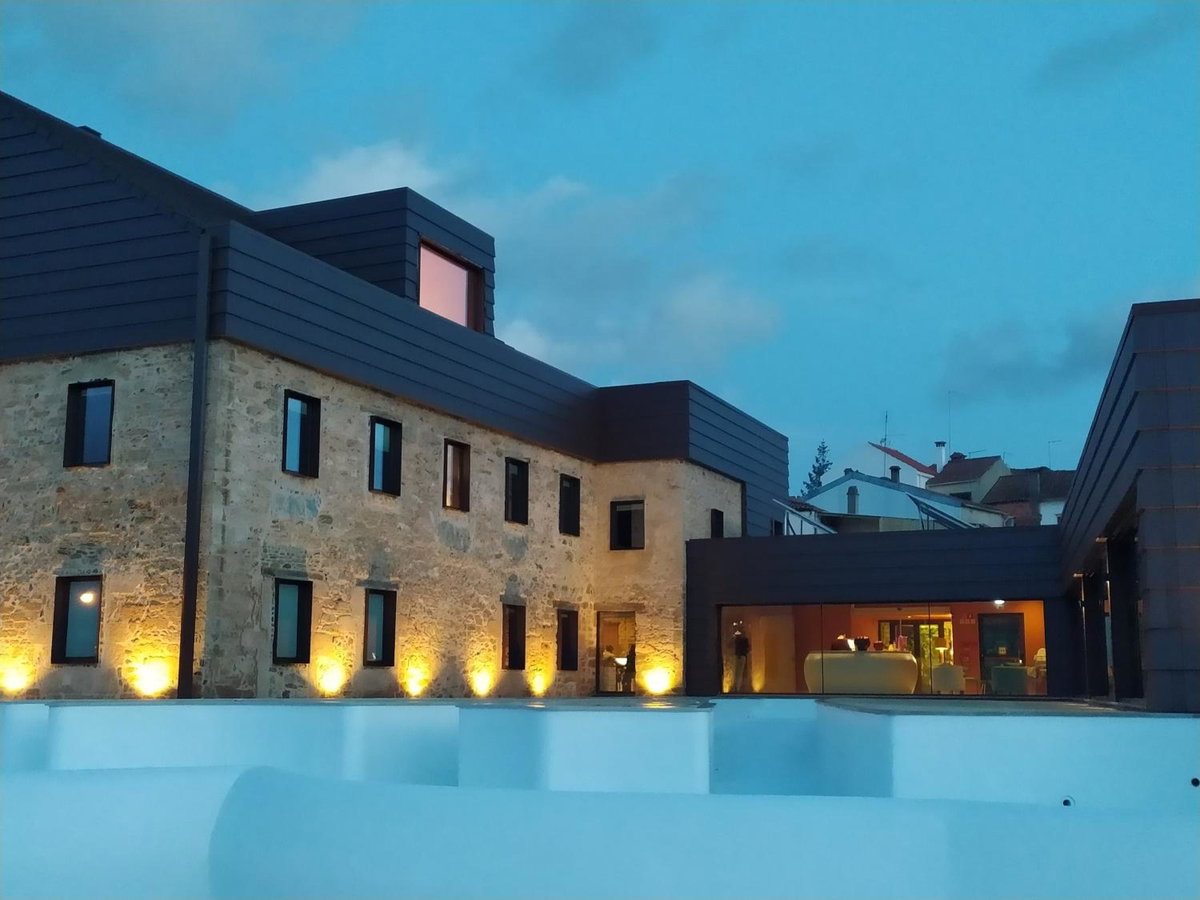 Cherry Sculpture Hotel, Portugal
