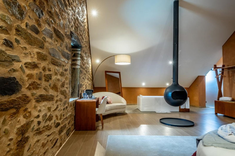 Cherry Sculpture Hotel, Covilha, Portugal
