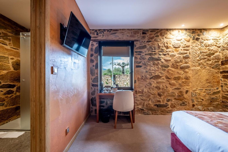 Cherry Sculpture Hotel, Covilha, Portugal