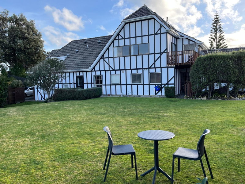 Tudor Manor Bed & Breakfast, Paraparaumu, New Zealand