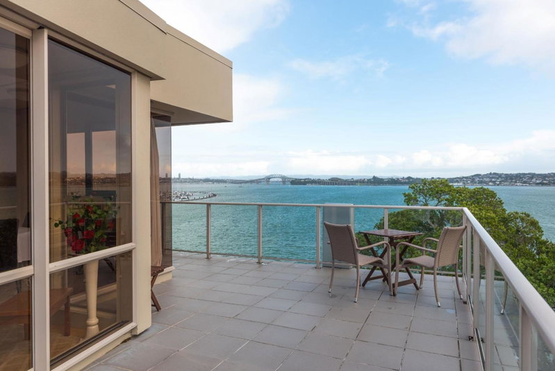 Ocean Breeze Hotel, North Shore, New Zealand