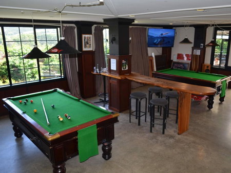 Salty Dog Inn, Snells Beach, New Zealand