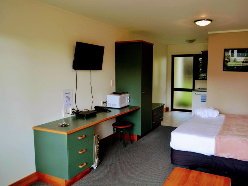 Salty Dog Inn, Snells Beach, New Zealand
