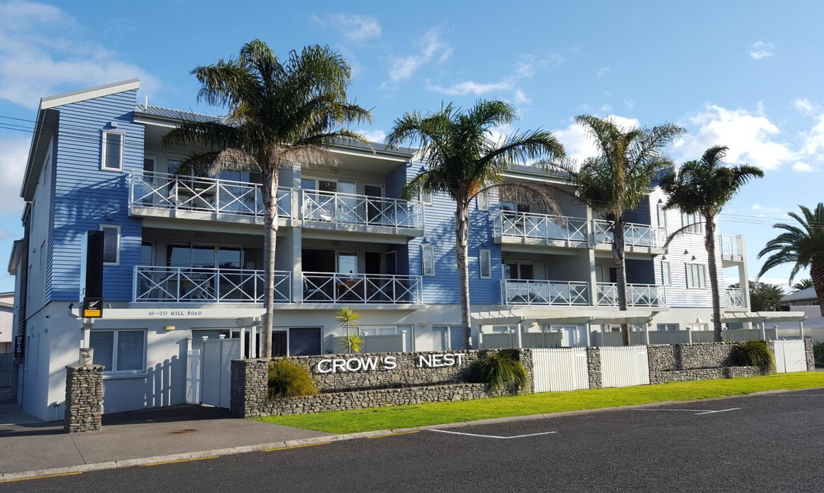 Hotel · Crow's Nest Apartments, Whitianga