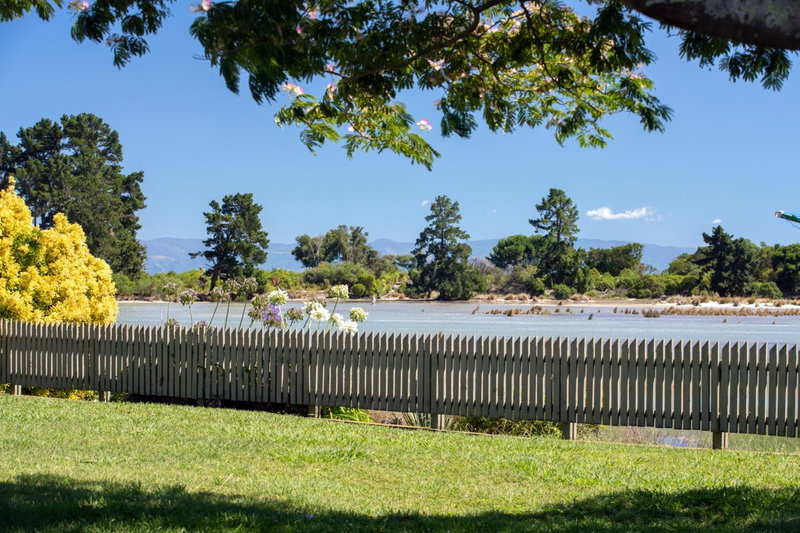 Tāhuna Beach Holiday Park, Nelson, New Zealand