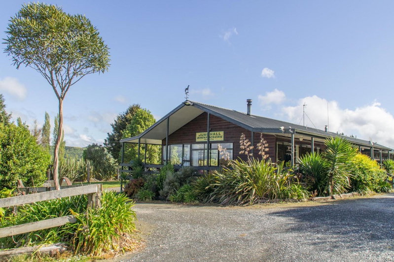 JunoHall Backpackers, Waitomo Caves, New Zealand