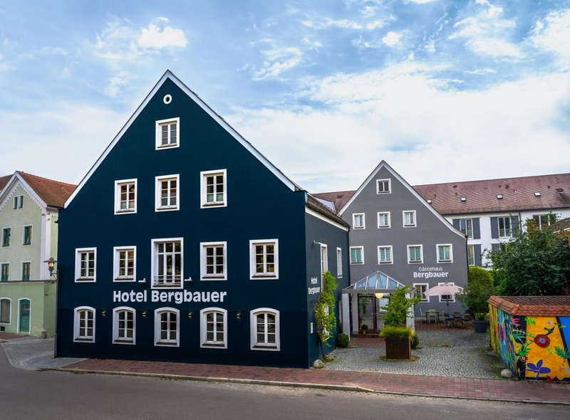 Hotel Bergbauer mit Late-Self-Check-IN, Neuburg an der Donau, Germany