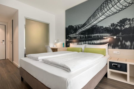Super 8 by Wyndham Oberhausen am Centro, Oberhausen, Germany