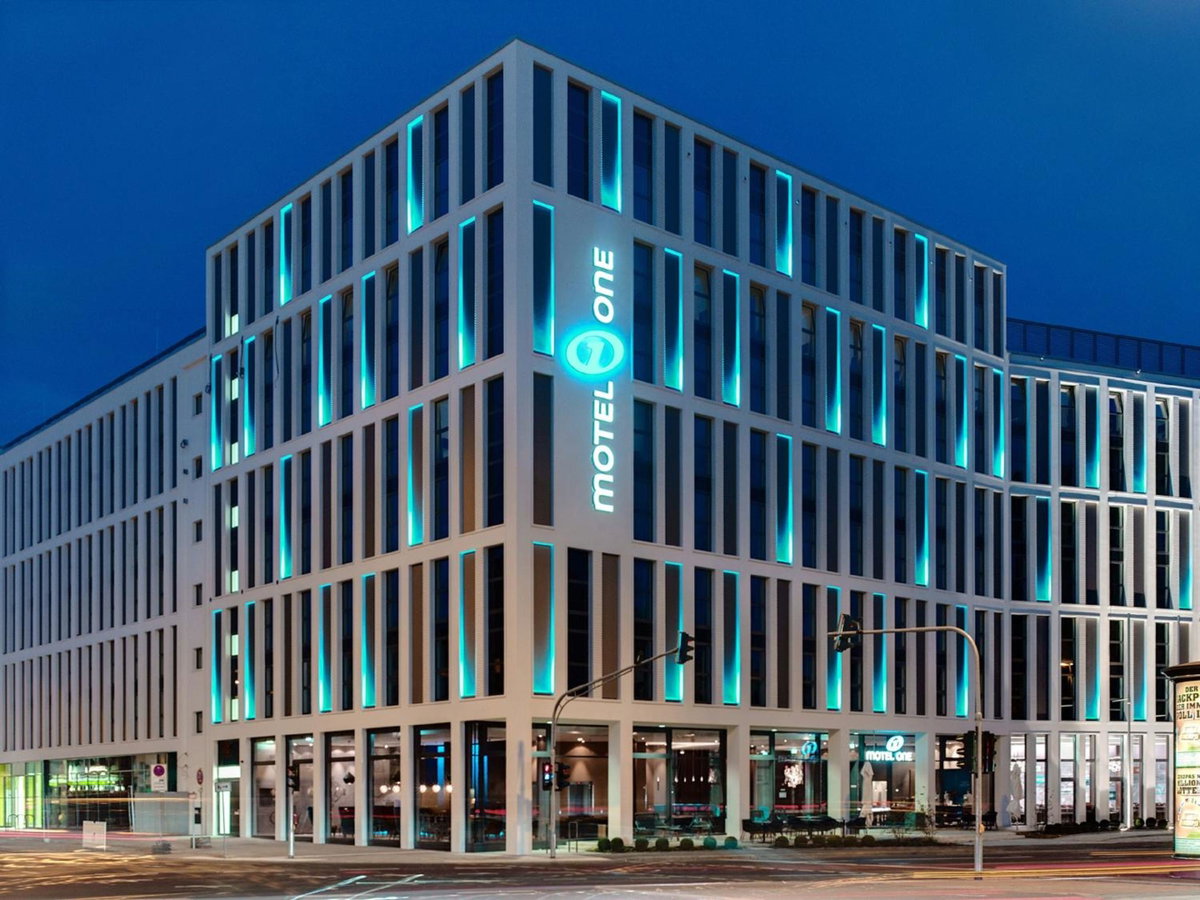 Hotel · Motel One Köln-Altstadt, Koeln