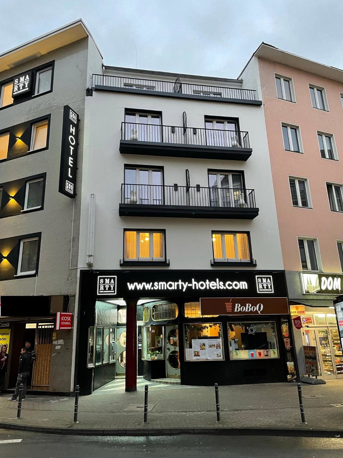 SMARTY Cologne Dom Hotel - Boardinghouse - KONTAKTLOSER SELF CHECK-IN, Germany