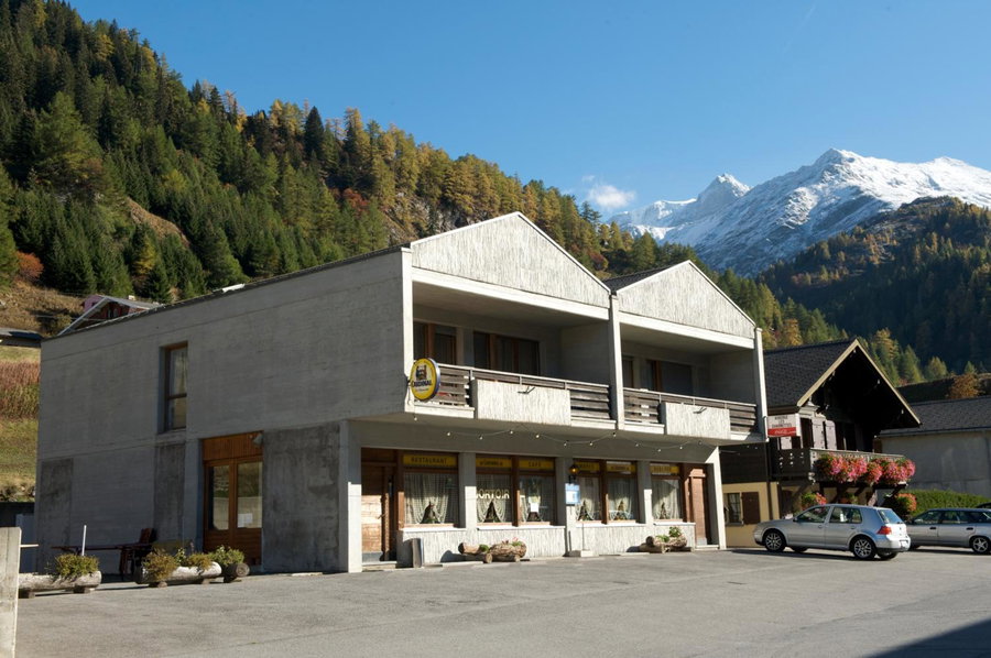 Auberge des Charmettes, chez Chantal et Yves, Bourg-Saint-Pierre, Switzerland